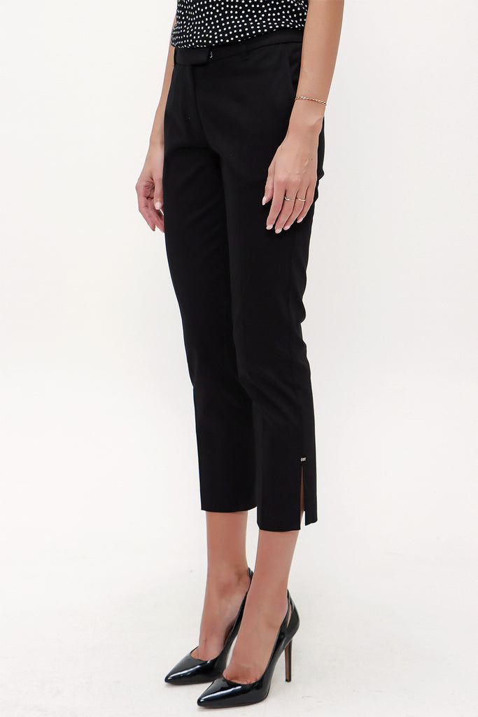 Black Low- cut  and straight cut pants 41304