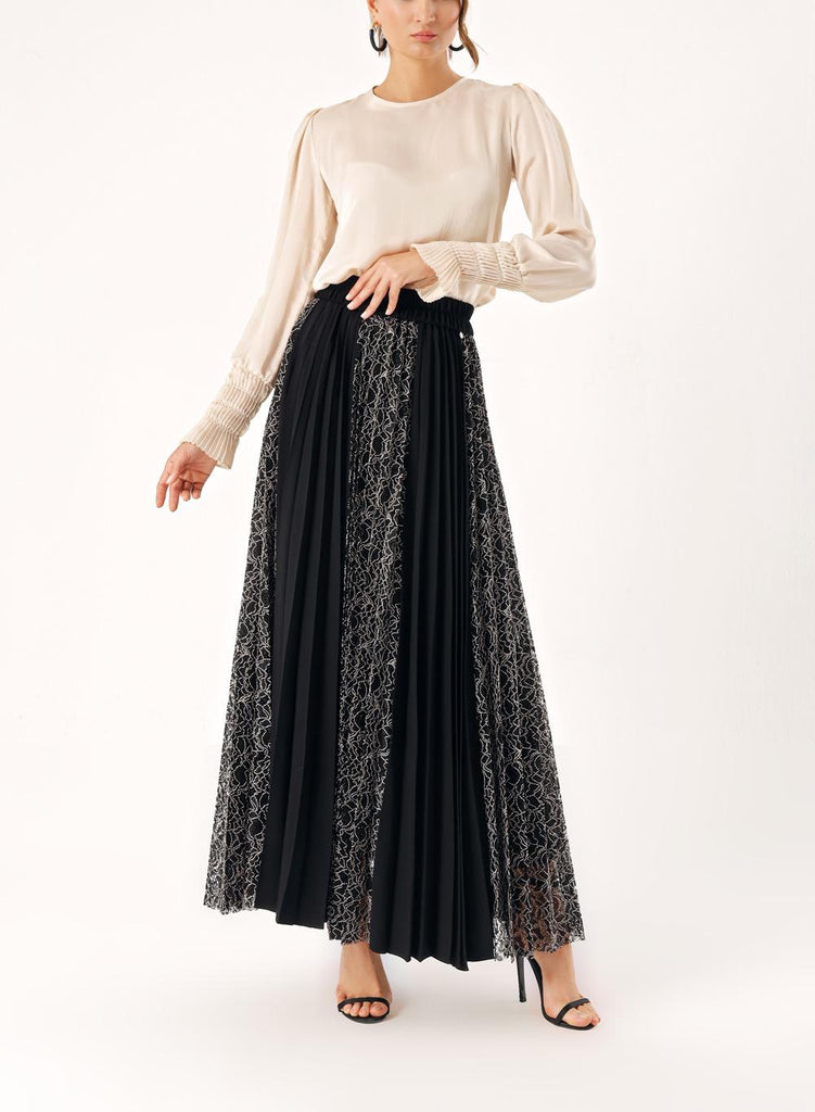 Black Pleated skirt with lace detail 81273