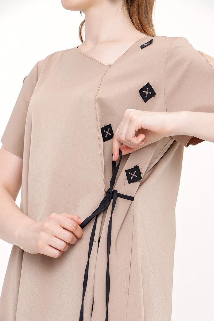 Beige belted dress 93946