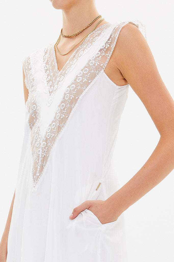 White V-neck laced maxi dress 92254