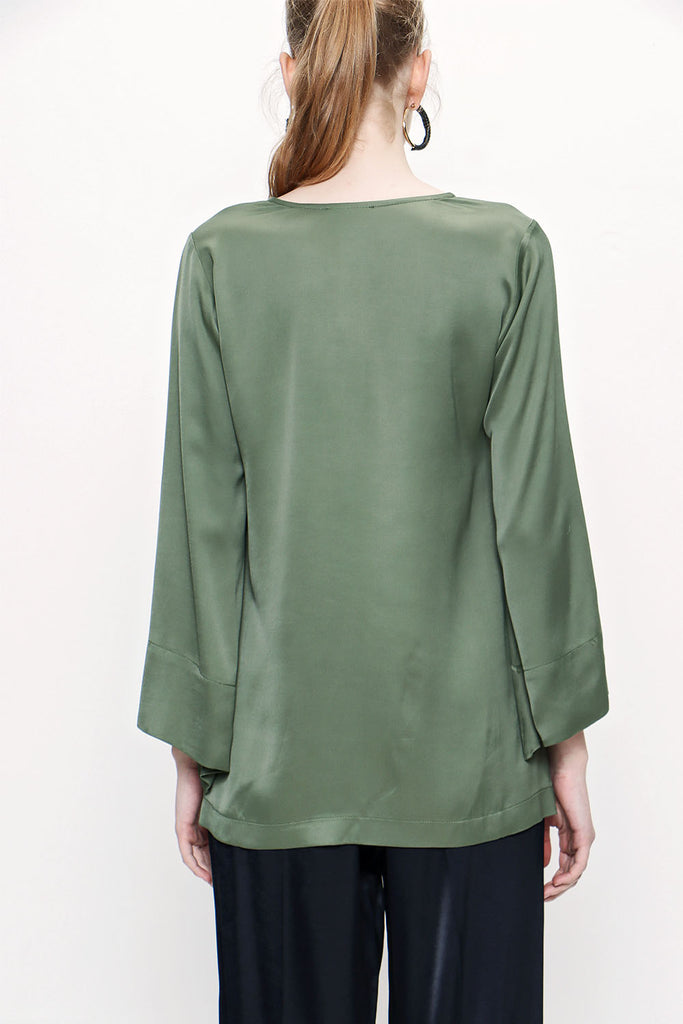 Green V neck satin boluse 19828