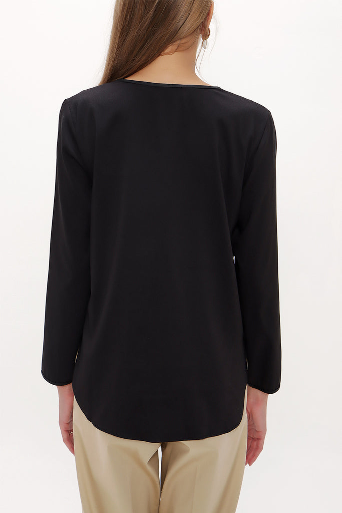 Black V-neck wide cut blouse 19247