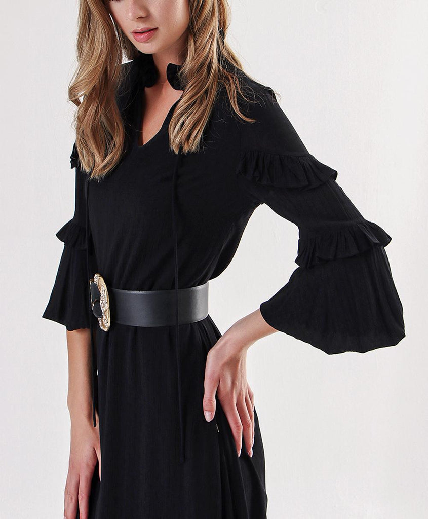 Black Long dress with pleated neck and sleeves 94127