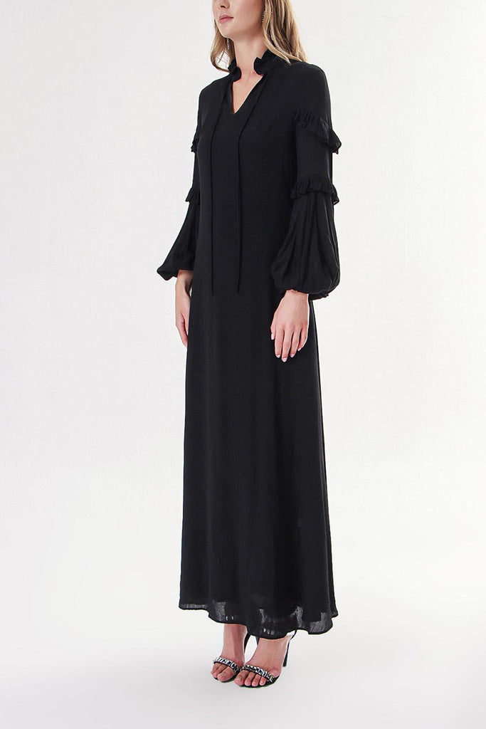 Black Long dress with pleated neck and sleeves 94127